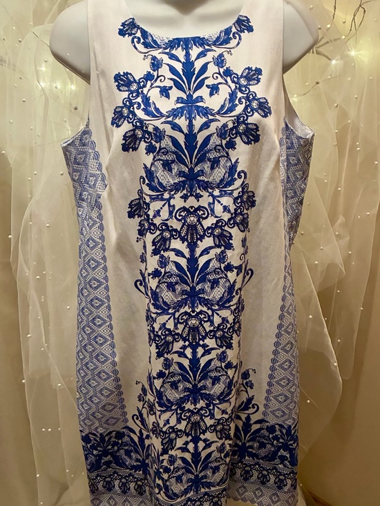London Times Dresses & Skirts - London Times White Midi Dress with Royal Blue Floral Print